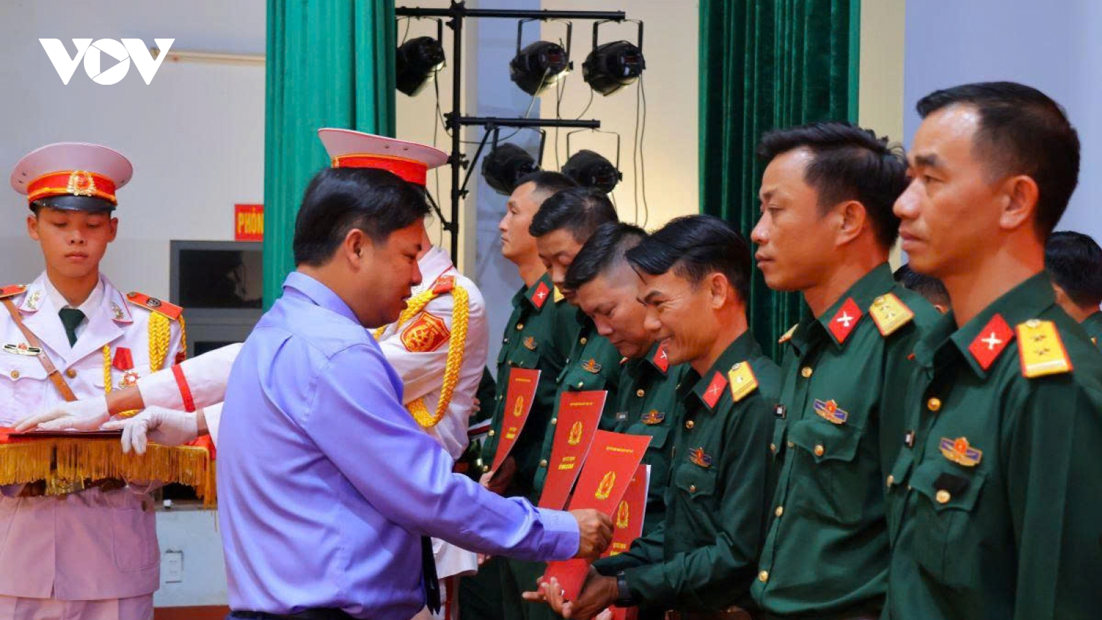 102 sĩ quan quân đội tham gia ban chỉ huy quân sự cấp xã tại Đắk Lắk